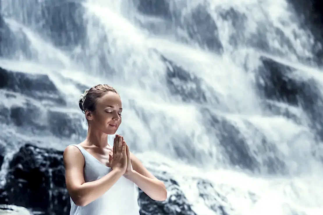 Su Sesiyle Meditasyon: Termal Havuzlarda Dinlemek image