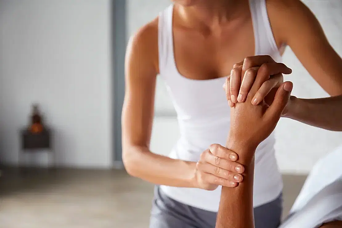 Eklem Ağrısı Nedir? Nedenleri, Belirtileri ve Doğal Rahatlama Yöntemleri image